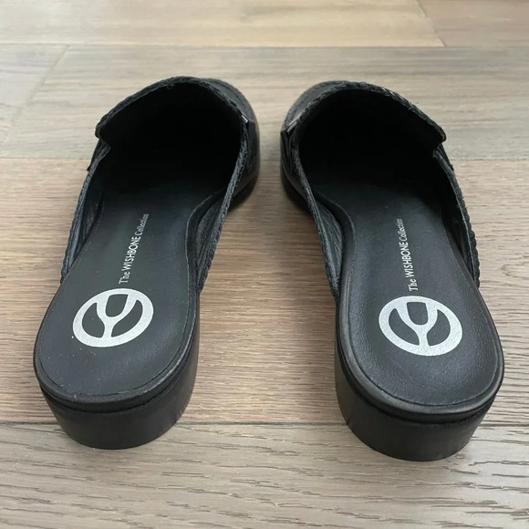 The Wishbone Collection Slip On Leather Shoes Metal Hardware Black Sz 7.5 NWOT - Picture 4 of 12